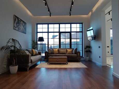 7 otaqlı həyət evi/bağ evi - Şüvəlan q. - 300 m²