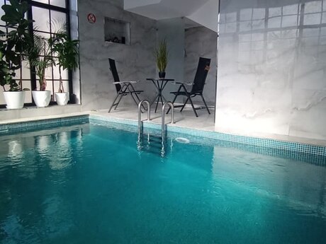 7 otaqlı həyət evi/bağ evi - Şüvəlan q. - 300 m²