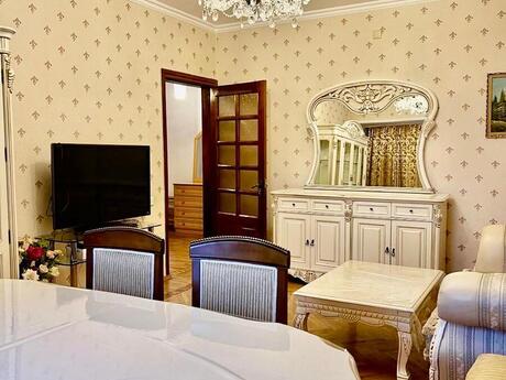3 otaqlı köhnə tikili - 8-ci kilometr q. - 90 m²