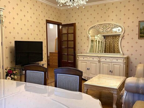 3 otaqlı köhnə tikili - Neftçilər m. - 90 m²