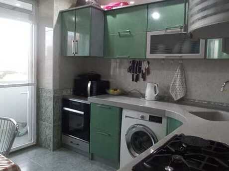 3 otaqlı köhnə tikili - Bakıxanov q. - 72 m²