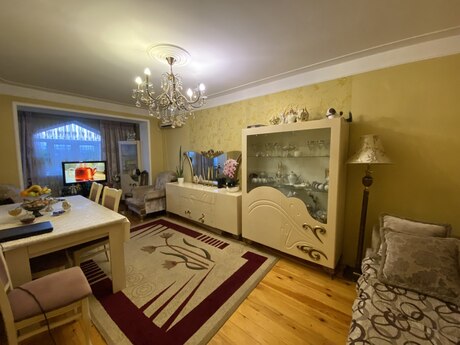 4 otaqlı köhnə tikili - Yeni Günəşli q. - 90 m²