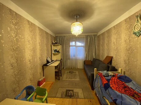 4 otaqlı köhnə tikili - Yeni Günəşli q. - 90 m²