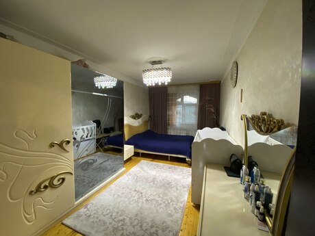 4 otaqlı köhnə tikili - Yeni Günəşli q. - 90 m²