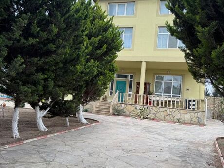 5 otaqlı həyət evi/bağ evi - Novxanı q. - 300 m²