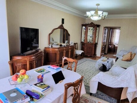 3 otaqlı köhnə tikili - Bakıxanov q. - 85 m²