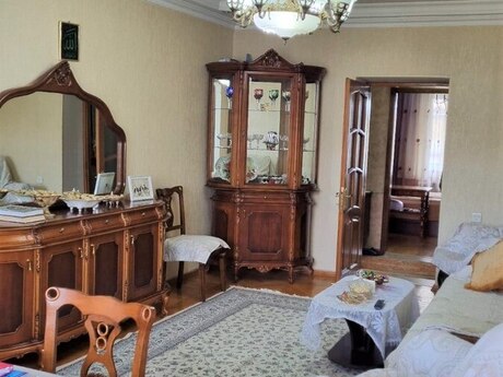3 otaqlı köhnə tikili - Bakıxanov q. - 85 m²