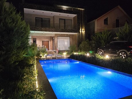 4 otaqlı həyət evi/bağ evi - Buzovna q. - 250 m²