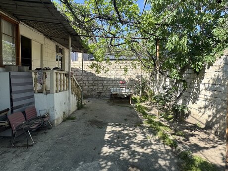 3 otaqlı həyət evi/bağ evi - Bakıxanov q. - 120 m²