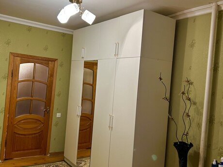 3 otaqlı köhnə tikili - Yeni Günəşli q. - 68 m²