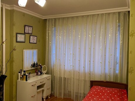 3 otaqlı köhnə tikili - Yeni Günəşli q. - 68 m²