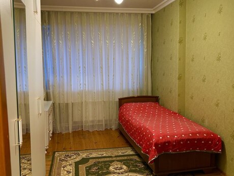 3 otaqlı köhnə tikili - Yeni Günəşli q. - 68 m²