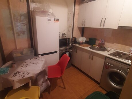 3 otaqlı köhnə tikili - 8-ci mikrorayon q. - 80 m²