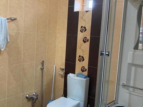 8 otaqlı həyət evi/bağ evi - Pirşağı q. - 480 m²