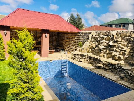 4 otaqlı həyət evi/bağ evi - Mərdəkan q. - 155 m²