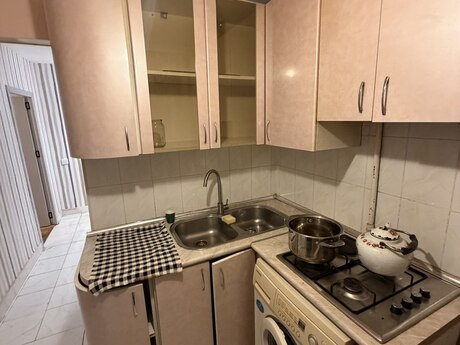 3 otaqlı köhnə tikili - Elmlər Akademiyası m. - 60 m²