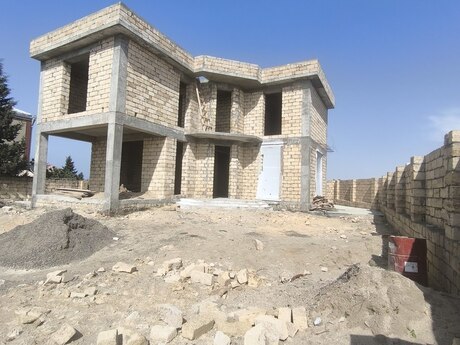 7 otaqlı həyət evi/bağ evi - Novxanı q. - 410 m²