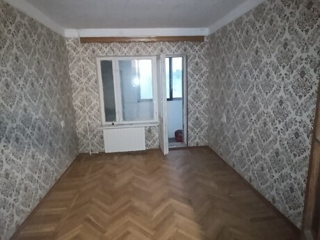 3 otaqlı köhnə tikili - Bakıxanov q. - 75 m²