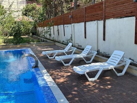 6 otaqlı həyət evi/bağ evi - Mərdəkan q. - 250 m²