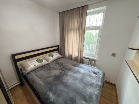 2 otaqlı köhnə tikili - İnşaatçılar m. - 40 m²