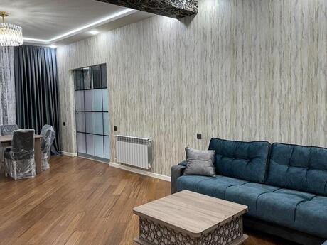 4 otaqlı yeni tikili - Şah İsmayıl Xətai m. - 170 m²