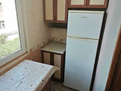 3 otaqlı köhnə tikili - Azadlıq Prospekti m. - 50 m²