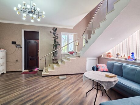 4 otaqlı həyət evi/bağ evi - Mərdəkan q. - 200 m²