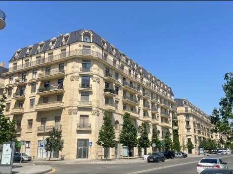 Obyekt - Ağ şəhər q. - 284 m²