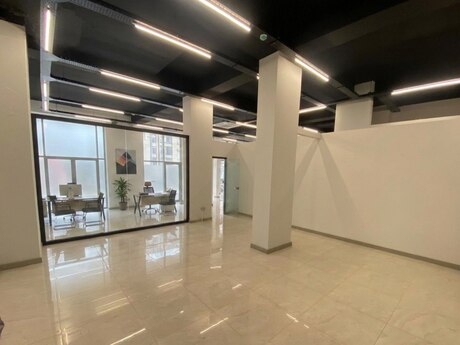 Obyekt - Ağ şəhər q. - 284 m²