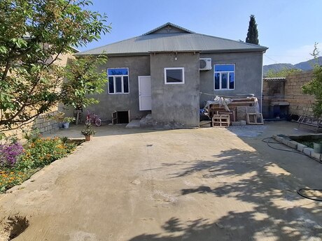 4 otaqlı həyət evi/bağ evi - Puta q. - 135 m²