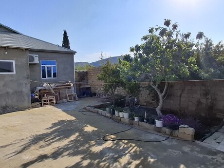 4 otaqlı həyət evi/bağ evi - Puta q. - 135 m²