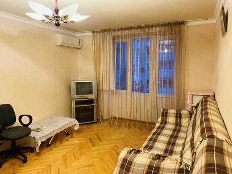 1 otaqlı köhnə tikili - Elmlər Akademiyası m. - 35 m²