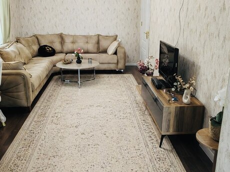 3 otaqlı köhnə tikili - İnşaatçılar m. - 70 m²