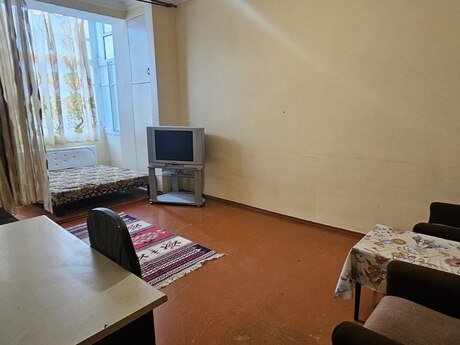 1 otaqlı köhnə tikili - Şah İsmayıl Xətai m. - 40 m²