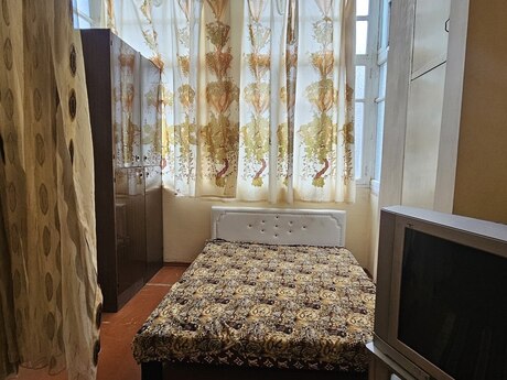 1 otaqlı köhnə tikili - Şah İsmayıl Xətai m. - 40 m²