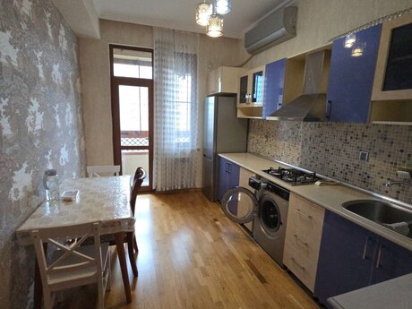 2 otaqlı köhnə tikili - İnşaatçılar m. - 70 m²