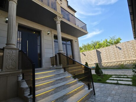 5 otaqlı həyət evi/bağ evi - Qaraçuxur q. - 220 m²