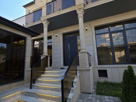 5 otaqlı həyət evi/bağ evi - Qaraçuxur q. - 220 m²