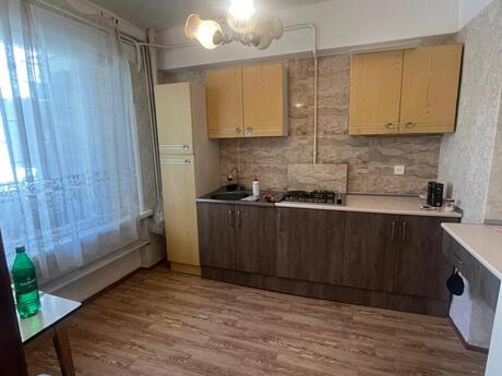 2 otaqlı köhnə tikili - 28 May m. - 55 m²