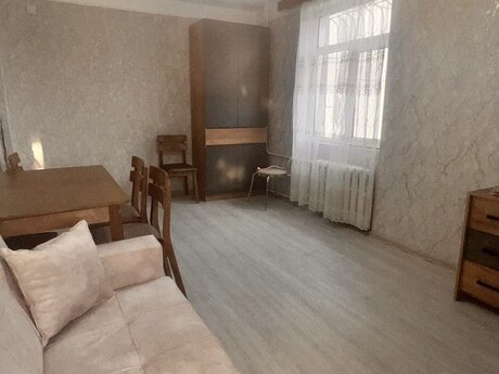 1 otaqlı köhnə tikili - İnşaatçılar m. - 35 m²