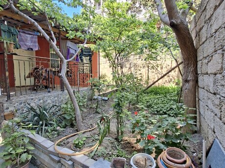 6 otaqlı həyət evi/bağ evi - Xətai r. - 115 m²