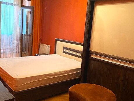 2-комн. новостройка - м. 8 ноября - 80 м²
