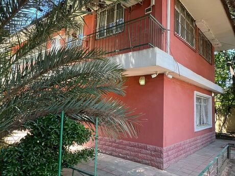 8 otaqlı həyət evi/bağ evi - Qaradağ r. - 320 m²
