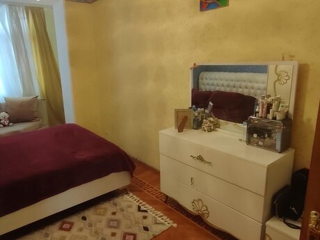 3 otaqlı köhnə tikili - Elmlər Akademiyası m. - 90 m²