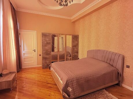 5 otaqlı həyət evi/bağ evi - Mərdəkan q. - 500 m²