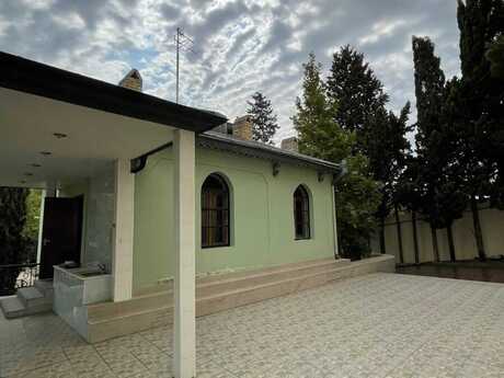 10 otaqlı həyət evi/bağ evi - Novxanı q. - 400 m²