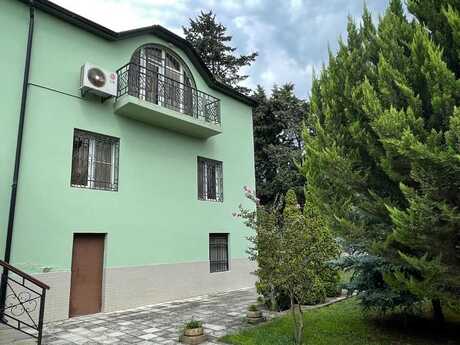 10 otaqlı həyət evi/bağ evi - Novxanı q. - 400 m²