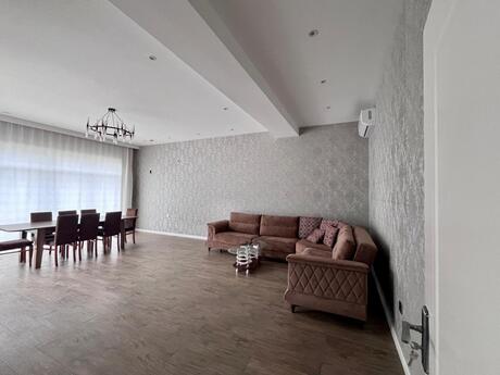 5 otaqlı həyət evi/bağ evi - Mərdəkan q. - 200 m²