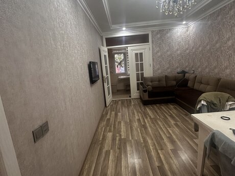 1 otaqlı köhnə tikili - 8-ci mikrorayon q. - 38 m²