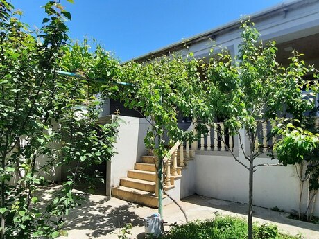 3 otaqlı həyət evi/bağ evi - Şüvəlan q. - 150 m²